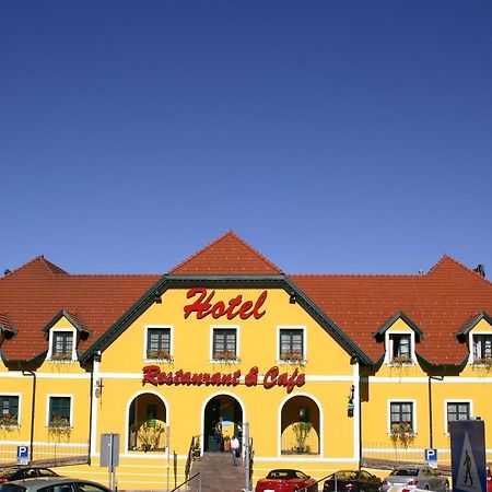 Autobahnrestaurant & Motorhotel Zoebern Экстерьер фото