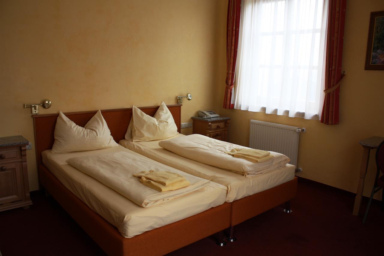 Autobahnrestaurant & Motorhotel Zoebern Экстерьер фото
